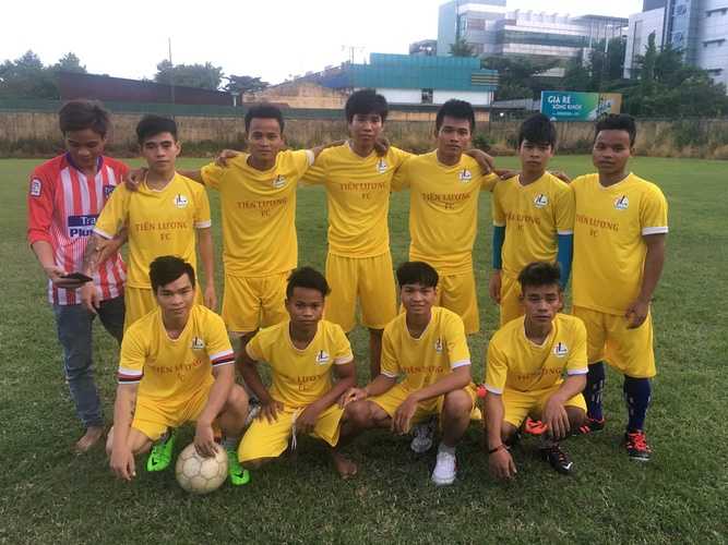 sản xuất áo nhóm giá sỉ