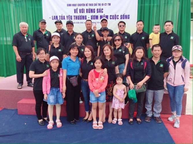 sản xuất áo nhóm giá sỉ